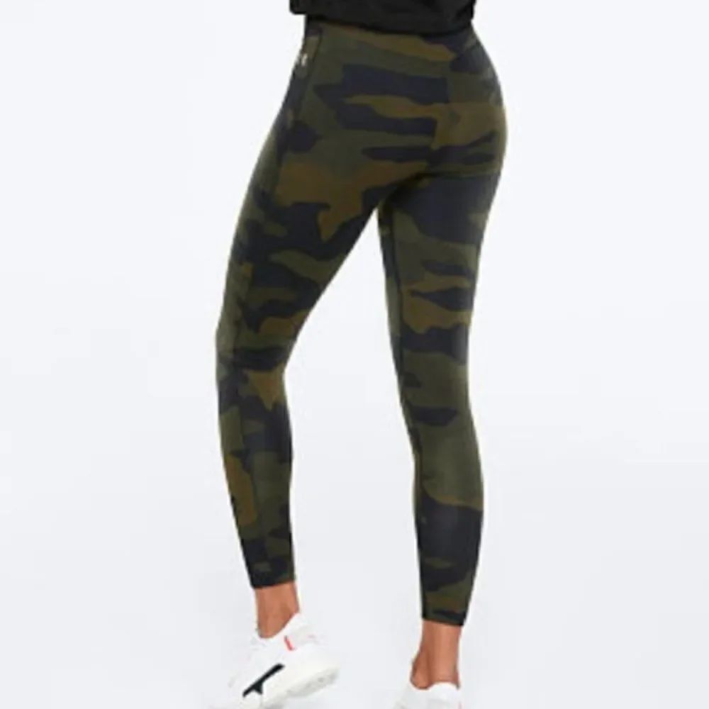 PINK Victoria's Secret Ultimate High Waist Camouflage Legging in Size Medium